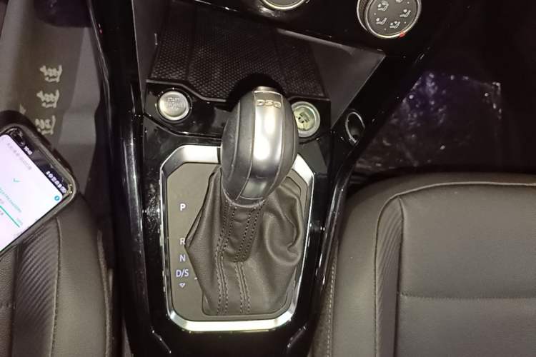 Used Volkswagen T-ROC 2019 280TSI DSG Two-Wheel Drive Comfort Version China VI Standard Gear Lever