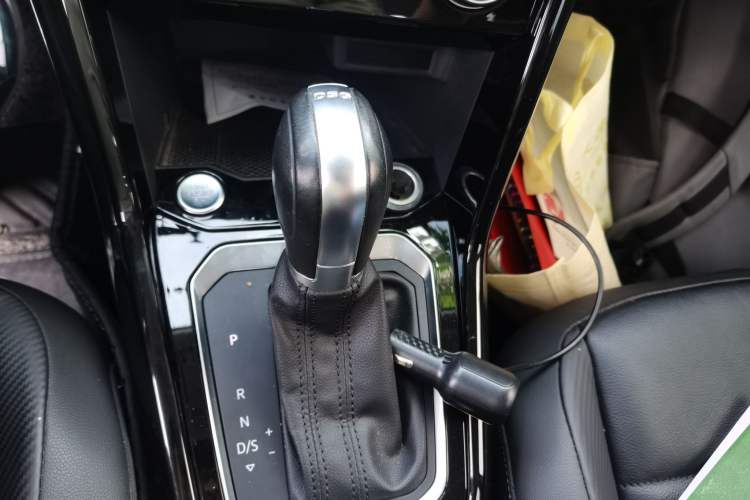 Used Volkswagen T-ROC 2019 280TSI DSG Two-Wheel Drive Comfort Version China VI Standard Gear Lever