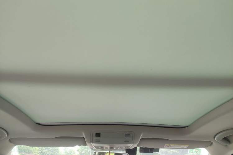Used Volkswagen T-ROC 2019 230TSI DSG Two-Wheel-Drive Advanced Version China VI Standard Headliner
