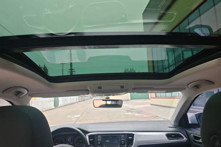 Used Volkswagen T-ROC 2019 280TSI DSG Two-Wheel Drive Advanced Version China VI Standard Headliner