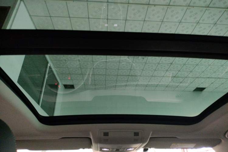 Used Volkswagen T-ROC 2019 230TSI DSG Two-Wheel-Drive Advanced Version China VI Standard Headliner