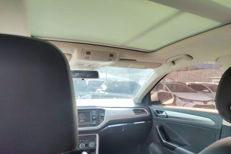 Used Volkswagen T-ROC 2019 230TSI DSG Two-Wheel-Drive Advanced Version China VI Standard Headliner