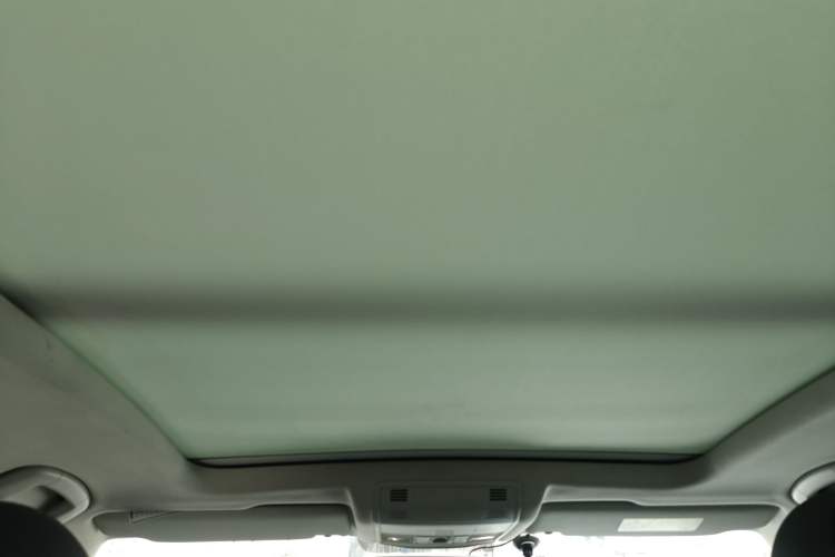Used Volkswagen T-ROC 2019 230TSI DSG Two-Wheel-Drive Advanced Version China VI Standard Headliner