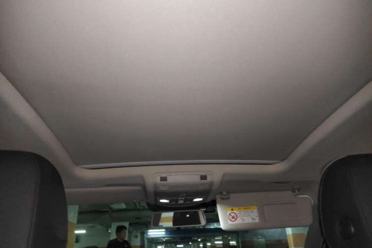 Used Volkswagen T-ROC 2019 230TSI DSG Two-Wheel-Drive Advanced Version China VI Standard Headliner