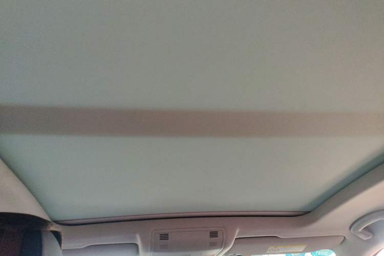 Used Volkswagen T-ROC 2019 230TSI DSG Two-Wheel-Drive Advanced Version China VI Standard Headliner