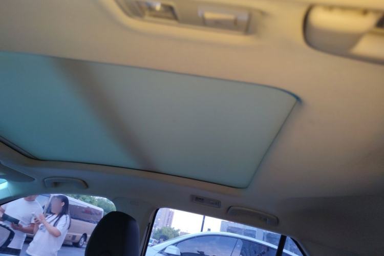 Used Volkswagen T-ROC 2019 230TSI DSG Two-Wheel-Drive Advanced Version China VI Standard Headliner