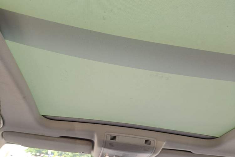 Used Volkswagen T-ROC 2019 230TSI DSG Two-Wheel-Drive Advanced Version China VI Standard Headliner