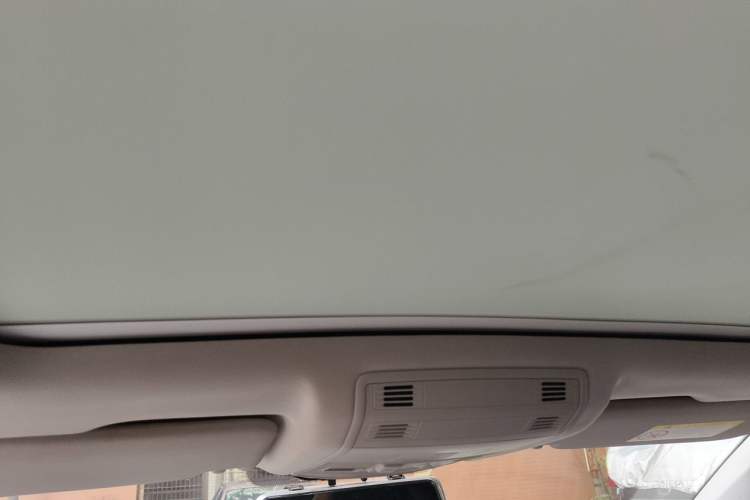 Used Volkswagen T-ROC 2019 230TSI DSG Two-Wheel-Drive Advanced Version China VI Standard Headliner