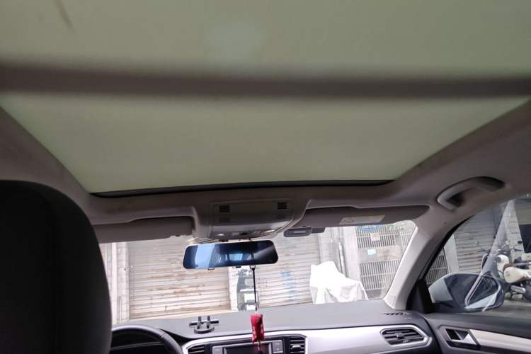 Used Volkswagen T-ROC 2019 230TSI DSG Two-Wheel-Drive Advanced Version China VI Standard Headliner