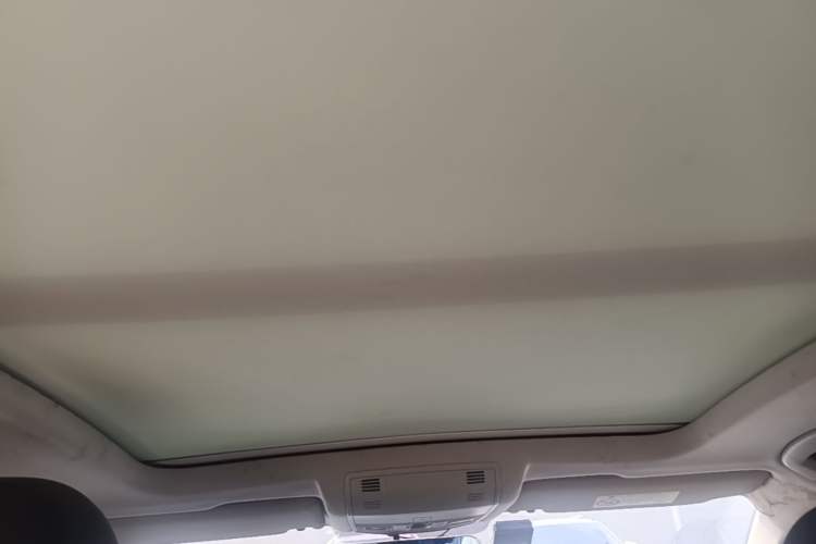 Used Volkswagen T-ROC 2019 280TSI DSG Two-Wheel Drive Advanced Version China VI Standard Headliner