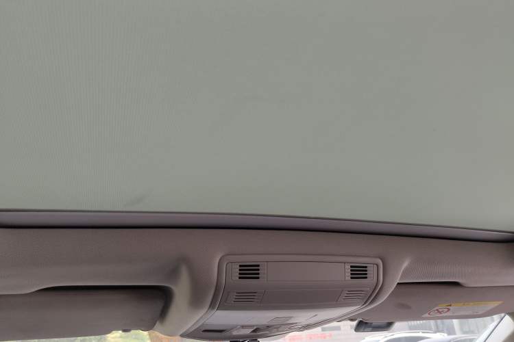 Used Volkswagen T-ROC 2019 280TSI DSG Two-Wheel Drive Comfort Version China VI Standard Headliner