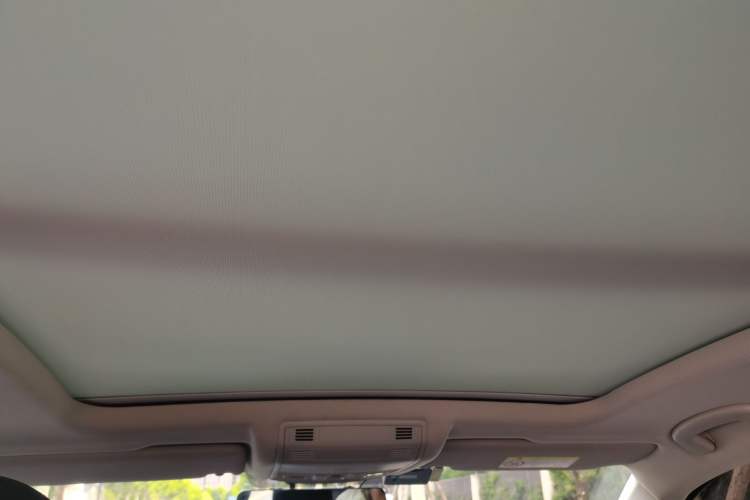 Used Volkswagen T-ROC 2019 280TSI DSG Two-Wheel Drive Comfort Version China VI Standard Headliner