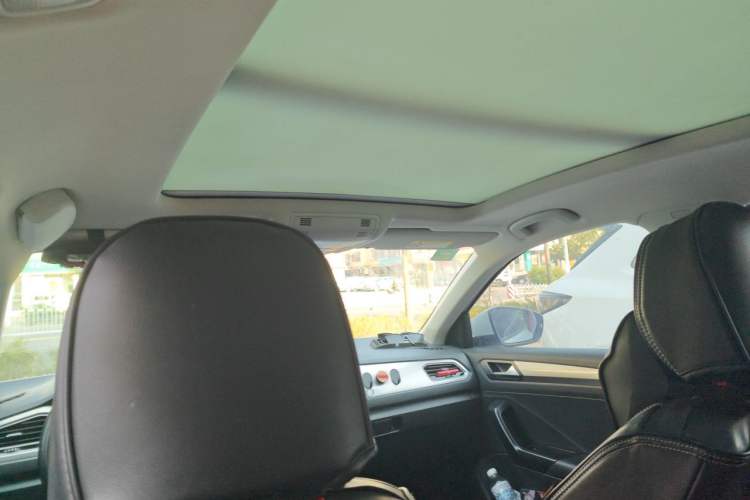 Used Volkswagen T-ROC 2019 230TSI DSG Two-Wheel-Drive Advanced Version China VI Standard Headliner