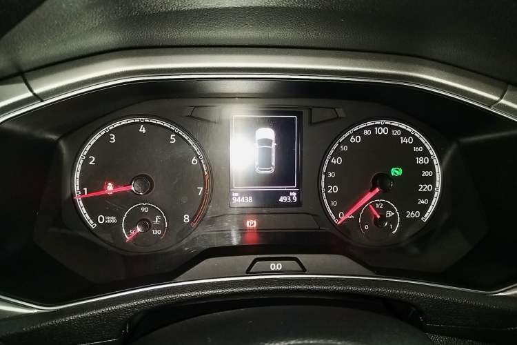 Used Volkswagen T-ROC 2019 230TSI DSG Two-Wheel-Drive Advanced Version China VI Standard Instrument Cluster