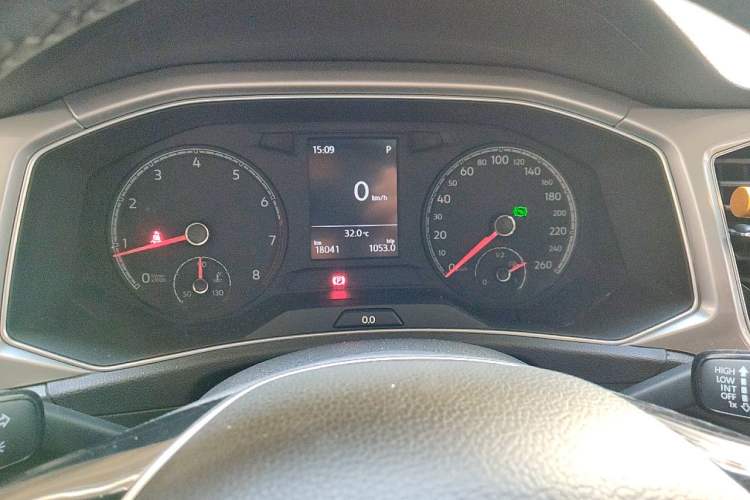 Used Volkswagen T-ROC 2019 230TSI DSG Two-Wheel-Drive Advanced Version China VI Standard Instrument Cluster