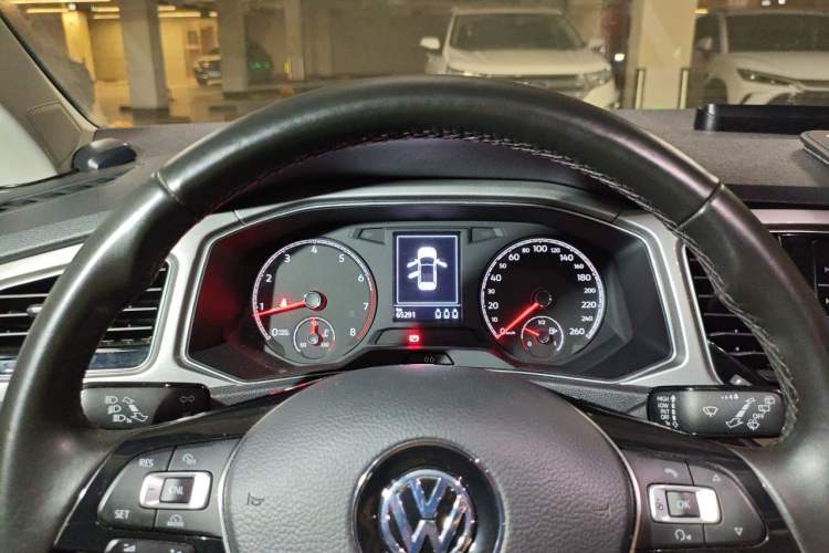 Used Volkswagen T-ROC 2019 230TSI DSG Two-Wheel-Drive Advanced Version China VI Standard Instrument Cluster