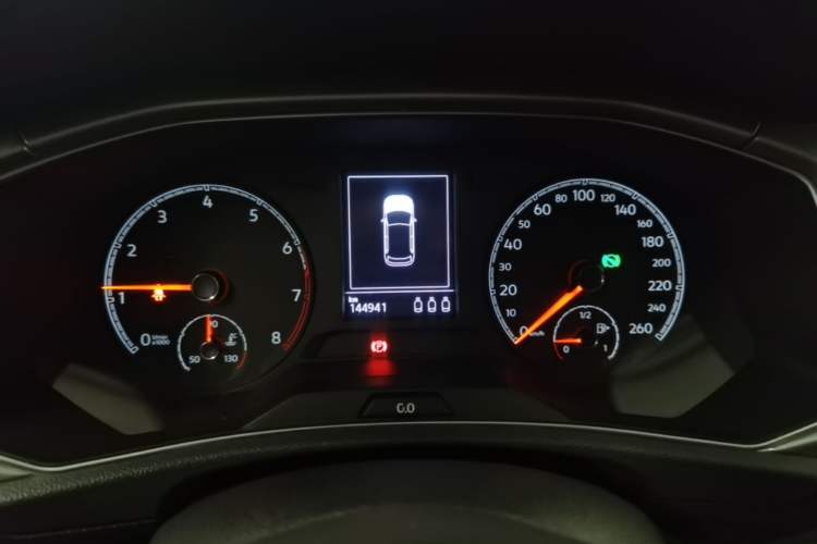 Used Volkswagen T-ROC 2019 230TSI DSG Two-Wheel-Drive Advanced Version China VI Standard Instrument Cluster