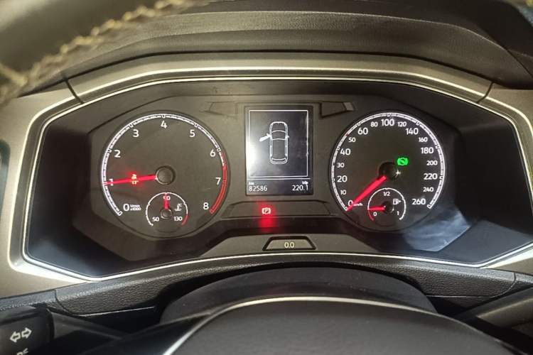 Used Volkswagen T-ROC 2019 230TSI DSG Two-Wheel-Drive Advanced Version China VI Standard Instrument Cluster