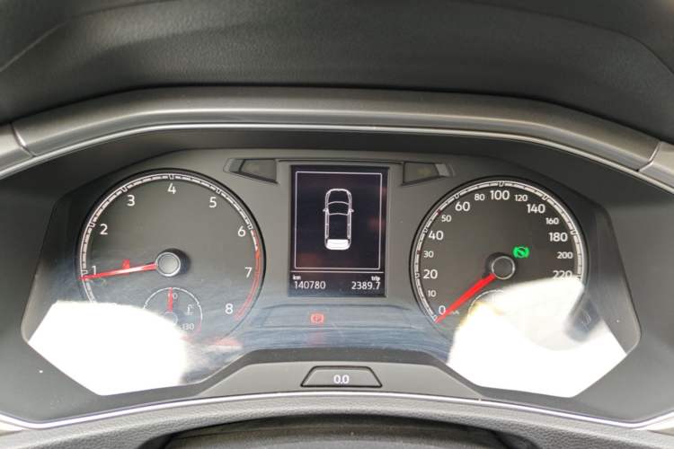 Used Volkswagen T-ROC 2019 230TSI DSG Two-Wheel-Drive Advanced Version China VI Standard Instrument Cluster