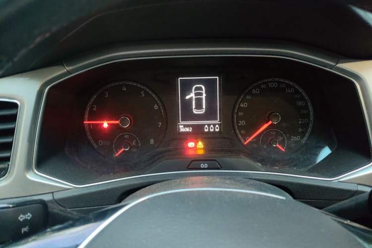Used Volkswagen T-ROC 2019 230TSI DSG Two-Wheel-Drive Advanced Version China VI Standard Instrument Cluster