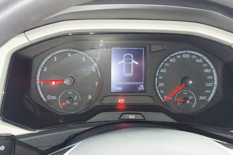 Used Volkswagen T-ROC 2019 230TSI DSG Two-Wheel Drive Fashion Edition China VI Standard Instrument Cluster