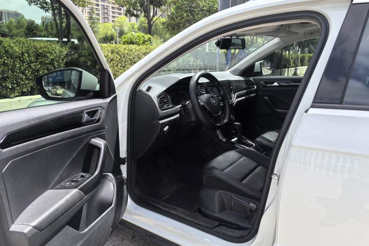 Used Volkswagen T-ROC 2019 280TSI DSG Two-Wheel Drive Comfort Version China VI Standard Interior 1
