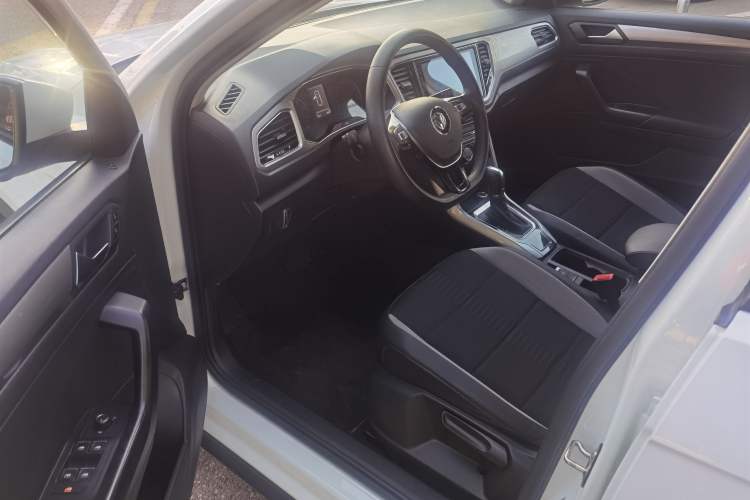 Used Volkswagen T-ROC 2019 280TSI DSG Two-Wheel Drive Advanced Version China VI Standard Interior 1
