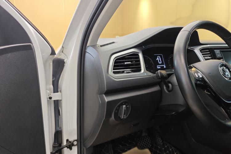 Used Volkswagen T-ROC 2019 230TSI DSG Two-Wheel-Drive Advanced Version China VI Standard Interior 12