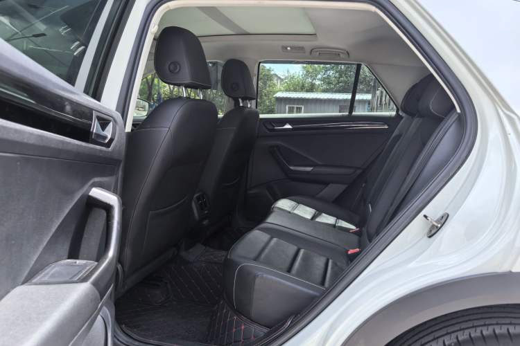 Used Volkswagen T-ROC 2019 280TSI DSG Two-Wheel Drive Comfort Version China VI Standard Interior 2