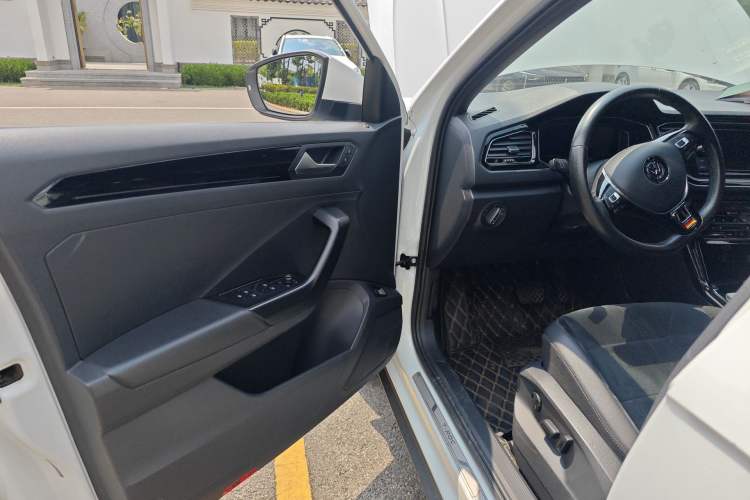 Used Volkswagen T-ROC 2019 280TSI DSG Two-Wheel-Drive Luxury Version China V Emission Standard Interior 3