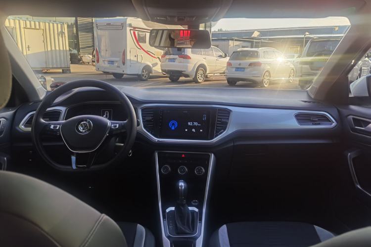 Used Volkswagen T-ROC 2019 280TSI DSG Two-Wheel Drive Advanced Version China VI Standard Interior 3
