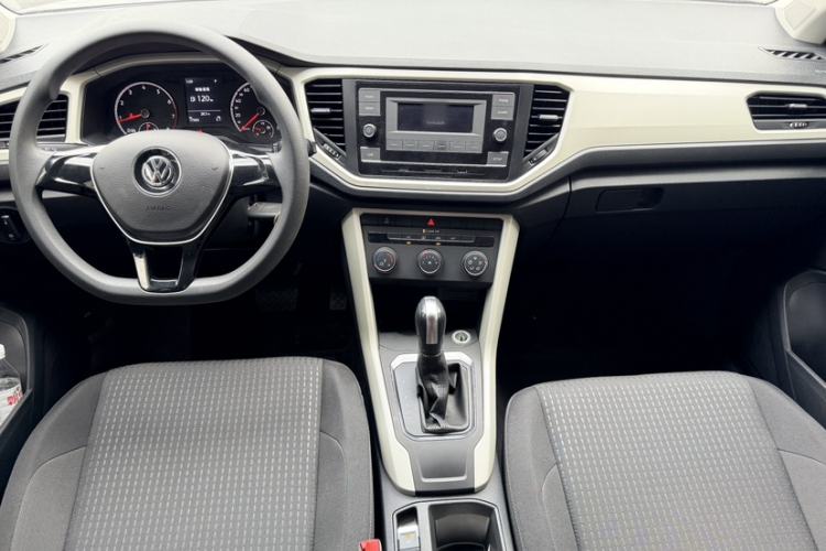 Used Volkswagen T-ROC 2019 230TSI DSG Two-Wheel Drive Fashion Edition China VI Standard Interior 3