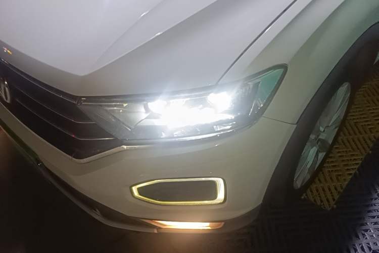 Used Volkswagen T-ROC 2019 230TSI DSG Two-Wheel-Drive Advanced Version China VI Standard Left Front Headlight