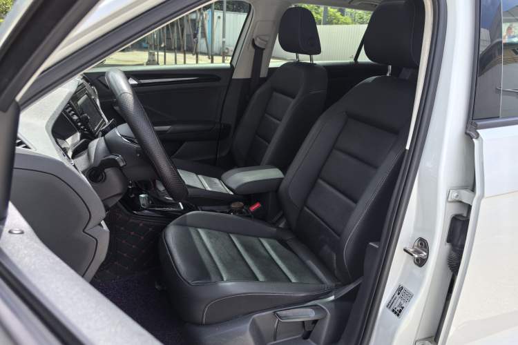 Used Volkswagen T-ROC 2019 280TSI DSG Two-Wheel Drive Comfort Version China VI Standard Left Front Seat