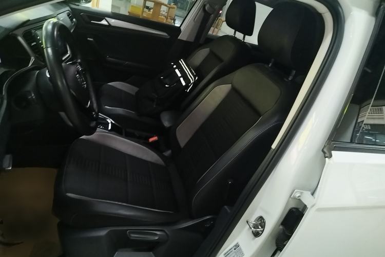 Used Volkswagen T-ROC 2019 230TSI DSG Two-Wheel-Drive Advanced Version China VI Standard Left Front Seat