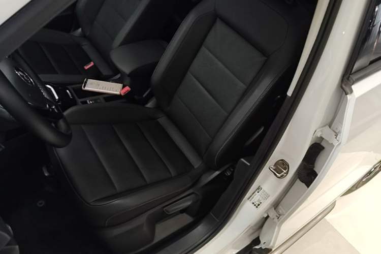 Used Volkswagen T-ROC 2019 280TSI DSG Two-Wheel Drive Comfort Version China VI Standard Left Front Seat