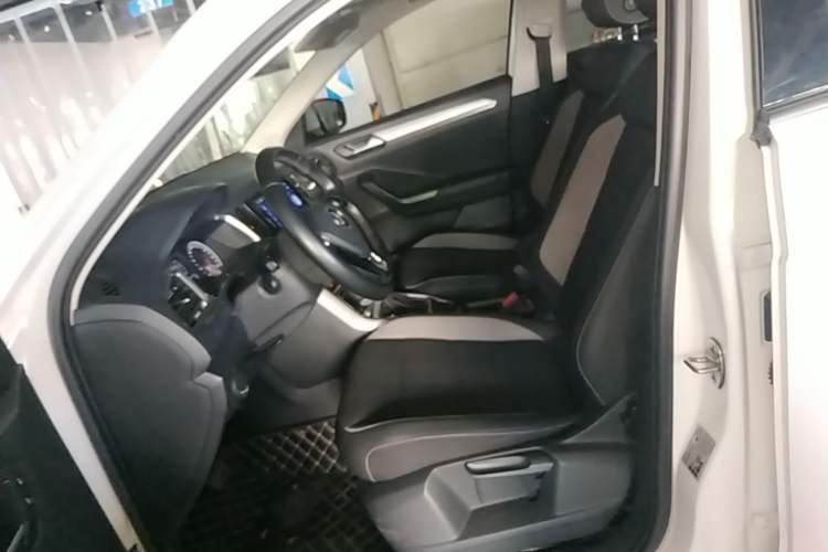 Used Volkswagen T-ROC 2019 280TSI DSG Two-Wheel Drive Advanced Version China VI Standard Left Front Seat