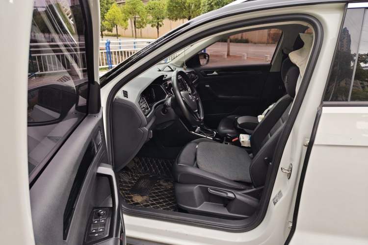 Used Volkswagen T-ROC 2019 280TSI DSG Two-Wheel Drive Comfort Version China VI Standard Left Front Seat