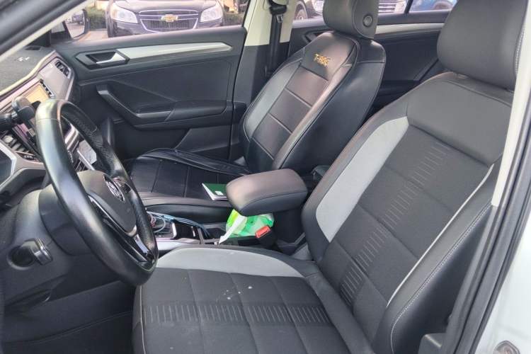 Used Volkswagen T-ROC 2019 230TSI DSG Two-Wheel-Drive Advanced Version China VI Standard Left Front Seat