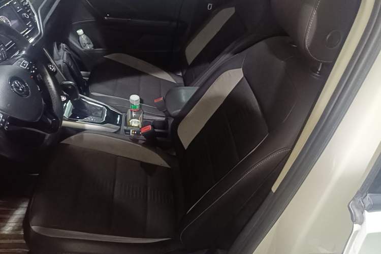 Used Volkswagen T-ROC 2019 230TSI DSG Two-Wheel-Drive Advanced Version China VI Standard Left Front Seat