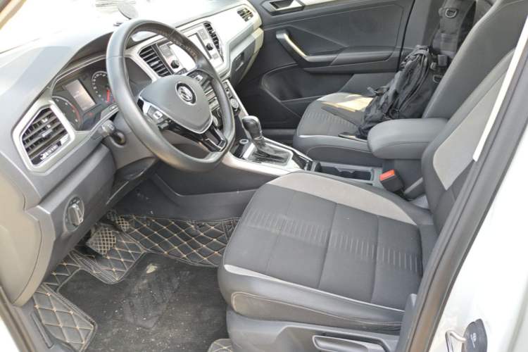 Used Volkswagen T-ROC 2019 230TSI DSG Two-Wheel-Drive Advanced Version China VI Standard Left Front Seat