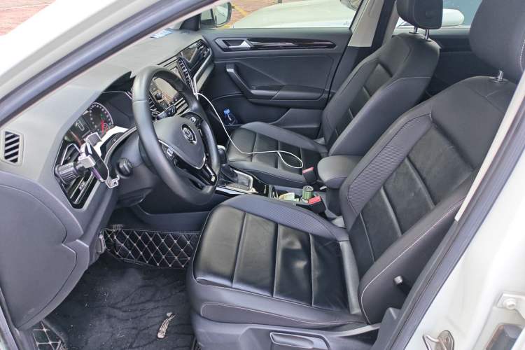 Used Volkswagen T-ROC 2019 280TSI DSG Two-Wheel Drive Comfort Version China VI Standard Left Front Seat