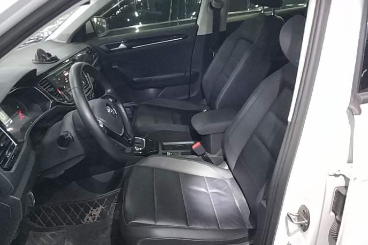 Used Volkswagen T-ROC 2019 280TSI DSG Two-Wheel Drive Comfort Version China VI Standard Left Front Seat