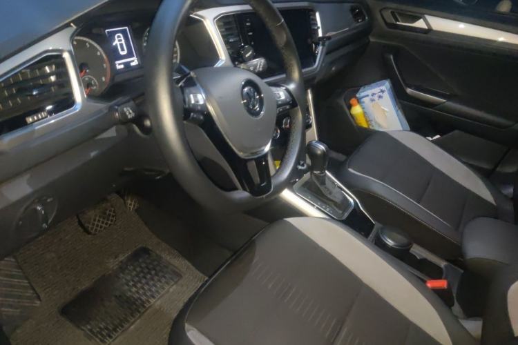 Used Volkswagen T-ROC 2019 230TSI DSG Two-Wheel-Drive Advanced Version China VI Standard Left Front Seat