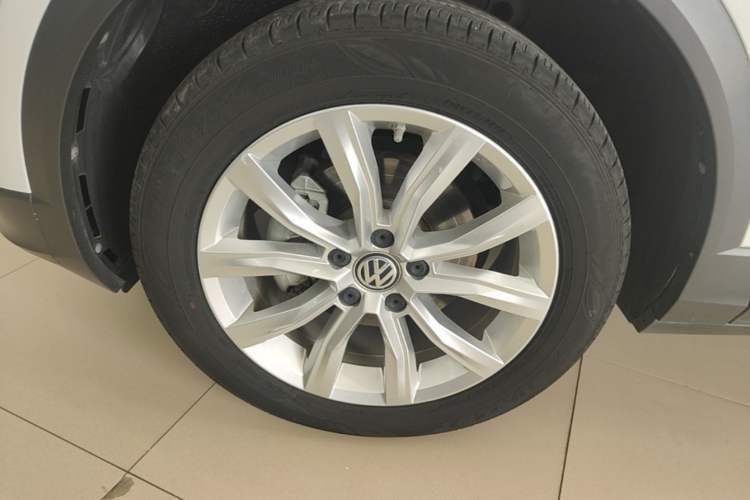 Used Volkswagen T-ROC 2019 230TSI DSG Two-Wheel-Drive Advanced Version China VI Standard Left Front Wheel Hub