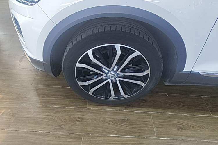 Used Volkswagen T-ROC 2019 280TSI DSG Two-Wheel Drive Comfort Version China VI Standard Left Front Wheel Hub