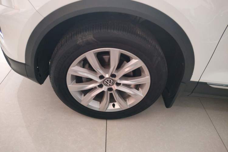 Used Volkswagen T-ROC 2019 230TSI DSG Two-Wheel-Drive Advanced Version China VI Standard Left Front Wheel Hub