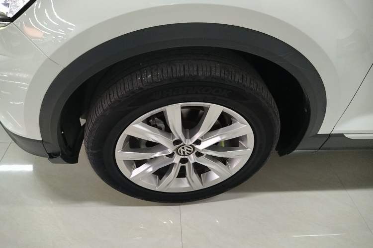 Used Volkswagen T-ROC 2019 230TSI DSG Two-Wheel-Drive Advanced Version China VI Standard Left Front Wheel Hub
