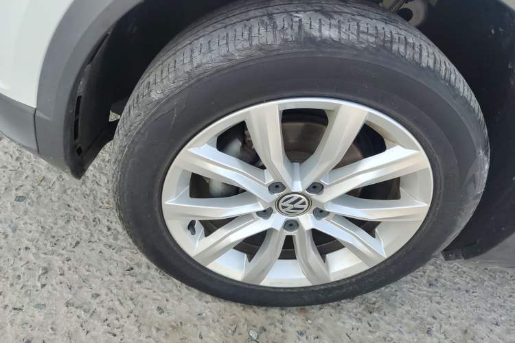 Used Volkswagen T-ROC 2019 230TSI DSG Two-Wheel-Drive Advanced Version China VI Standard Left Front Wheel Hub