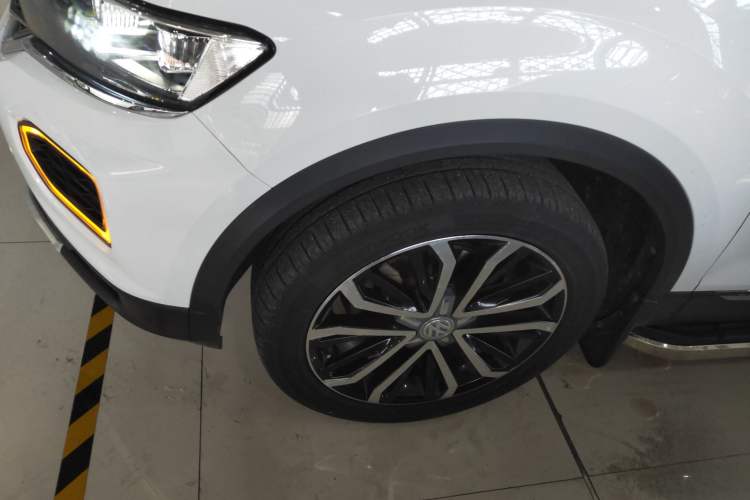 Used Volkswagen T-ROC 2019 280TSI DSG Two-Wheel Drive Comfort Version China VI Standard Left Front Wheel Hub
